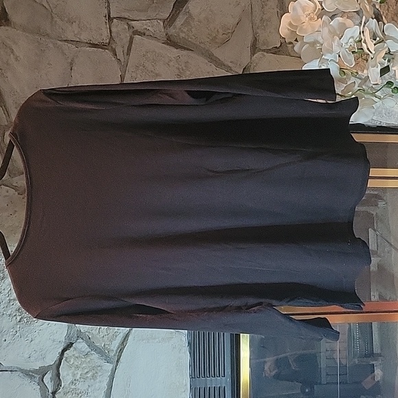 Scoop neck 3/4 sleeve top w/embroidery - Picture 4 of 4